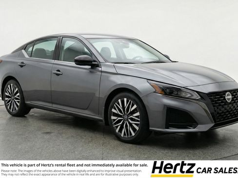 Used 2025 Nissan Altima 2.5 SV image 1