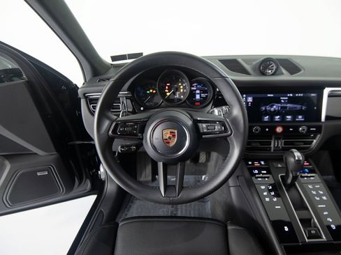 Certified 2026 Porsche Macan AWD/4WD image 18