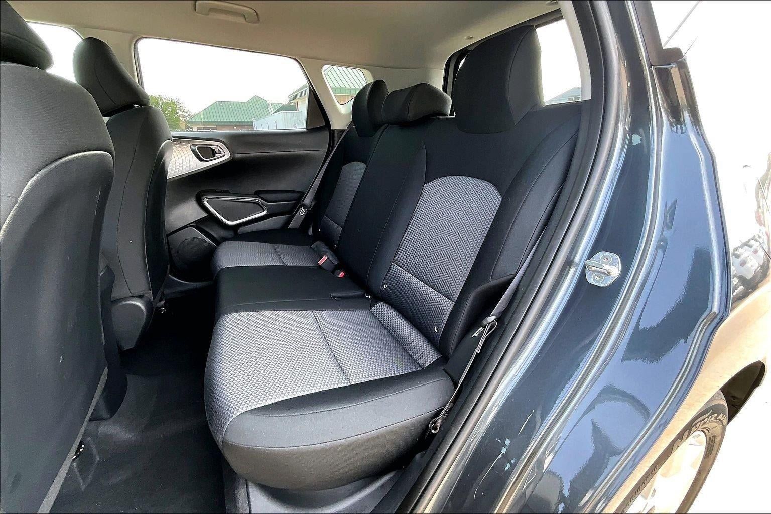 Used 2025 Kia Soul LX w/ LX Technology Package FWD image 21