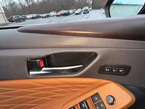 Used 2020 Toyota Avalon Limited image 9