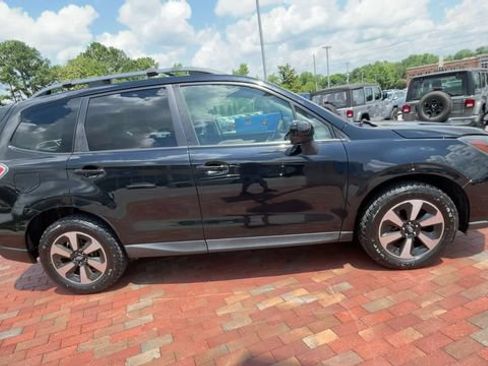 Used 2017 Subaru Forester 2.5i Premium w/ All-Weather Package AWD/4WD image 2