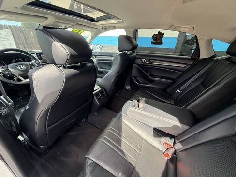 Used 2018 Honda Accord Touring image 16