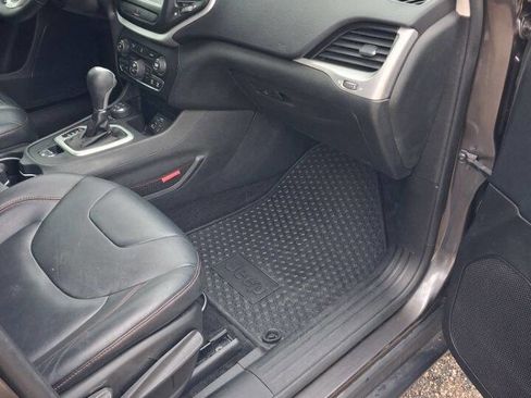 Used 2014 Jeep Cherokee Trailhawk w/ Comfort/Convenience Group image 14