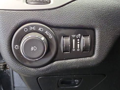 Used 2016 Jeep Cherokee Trailhawk AWD/4WD image 19