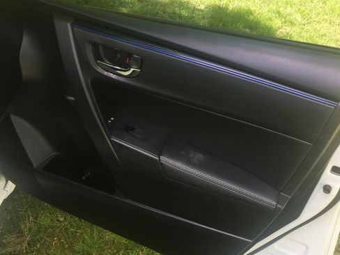 Used 2017 Toyota Corolla SE FWD image 15