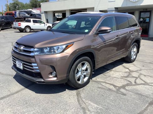 Used 2017 Toyota Highlander Limited AWD/4WD image 19