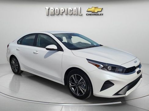 Used 2023 Kia Forte LXS w/ LXS Technology Package FWD image 7