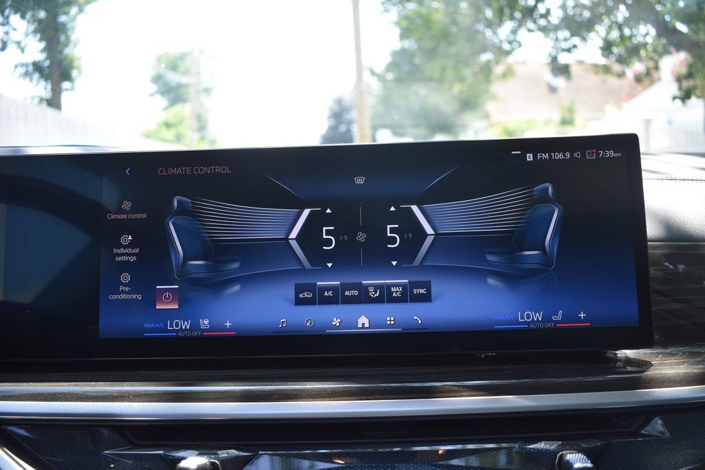 Used 2025 BMW X7 xDrive40i AWD/4WD image 17