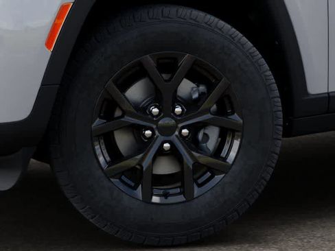 New 2026 Jeep Grand Cherokee L 4WD image 8