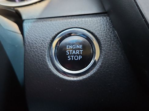 Used 2018 Toyota Camry SE w/ Convenience Package FWD image 18