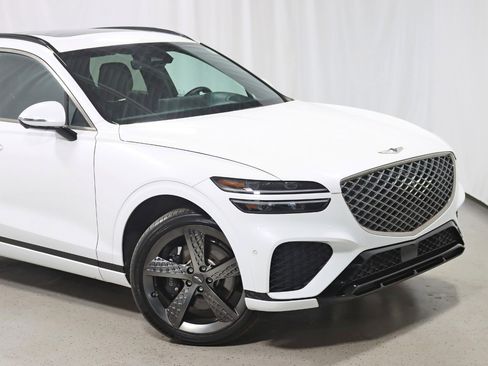 Used 2023 Genesis GV70 3.5T Sport w/ Sport Prestige Package AWD/4WD image 2