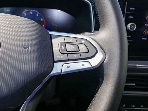 New 2026 Volkswagen Taos SE FWD image 23
