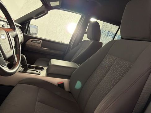 Used 2015 Ford Expedition XLT RWD image 11