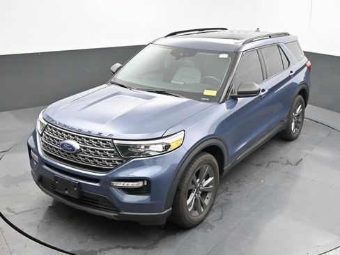 Used 2021 Ford Explorer XLT w/ Equipment Group 202A AWD/4WD image 28