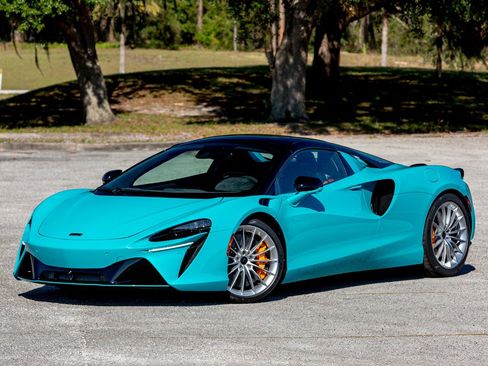 New 2025 McLaren Artura Performance image 2