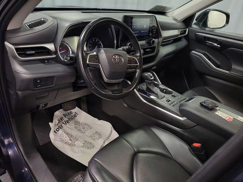 Used 2022 Toyota Highlander XLE image 13