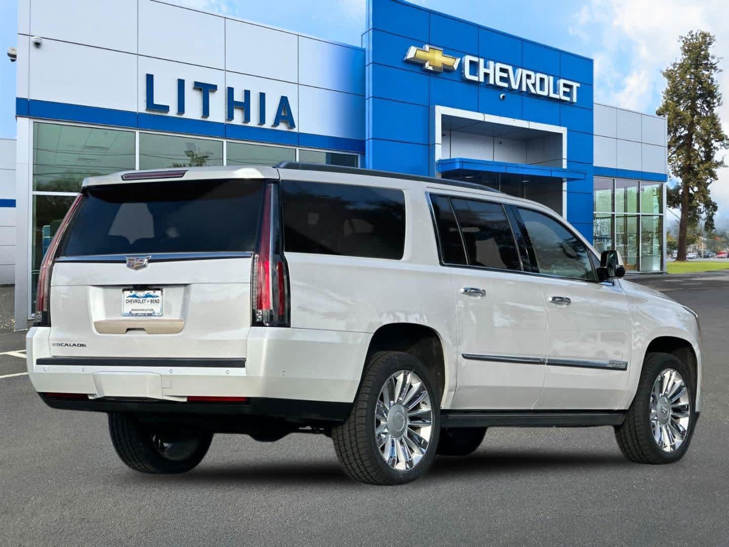 Used 2019 Cadillac Escalade ESV Platinum AWD/4WD image 2