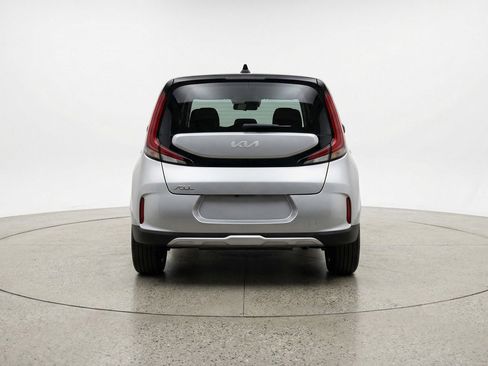 Used 2025 Kia Soul LX w/ LX Technology Package FWD image 7
