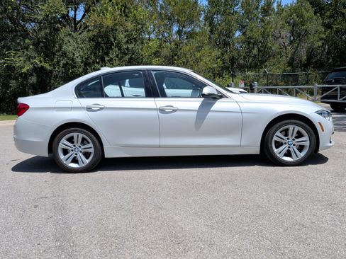 Used 2018 BMW 330i xDrive Sedan w/ Premium Package AWD/4WD image 6