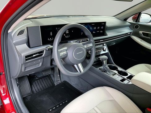 Used 2025 Hyundai Sonata SE FWD image 16