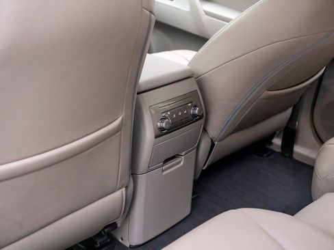 Used 2012 Toyota Highlander FWD w/ Tech Pkg image 19