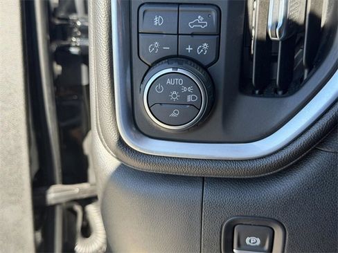 Used 2020 Chevrolet Silverado 2500 LTZ w/ LTZ Premium Package image 18