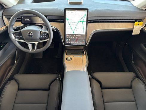 New 2025 Volvo EX90 Plus image 12