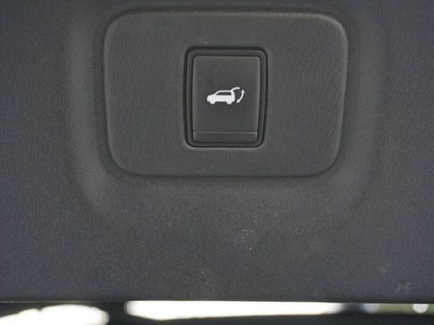 Used 2020 Nissan Pathfinder Platinum image 17