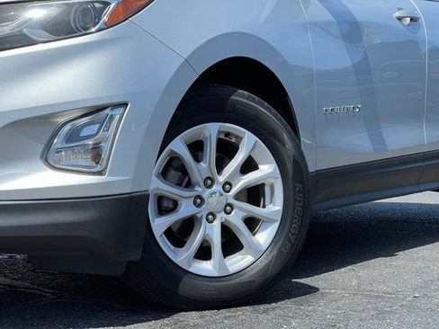 Used 2020 Chevrolet Equinox LT FWD image 2