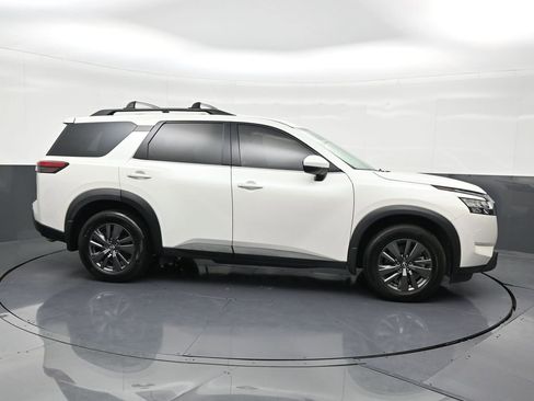 Used 2022 Nissan Pathfinder SV image 7