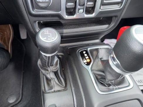 Used 2025 Jeep Wrangler Sport S image 41