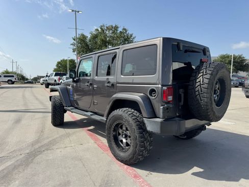 Used 2016 Jeep Wrangler Unlimited Sahara w/ Max Tow Package AWD/4WD image 3