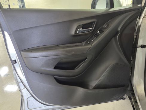Used 2019 Chevrolet Trax LT w/ LT Convenience Package image 15