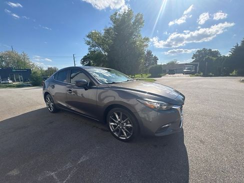 Used 2018 MAZDA MAZDA3 Touring FWD image 9