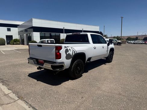 Used 2022 Chevrolet Silverado 2500 LT w/ Convenience Package AWD/4WD image 5