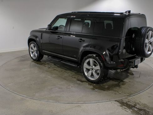 New 2026 Land Rover Defender 110 X-Dynamic SE image 3