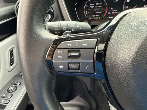Used 2025 Honda Pilot Touring image 14