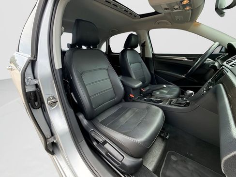 Used 2017 Volkswagen Passat 1.8T SE FWD image 24