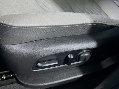 Used 2020 Chevrolet Equinox LT image 18