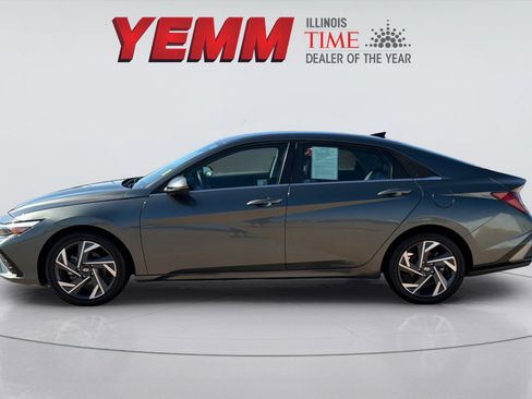 Used 2025 Hyundai Elantra Limited FWD image 8