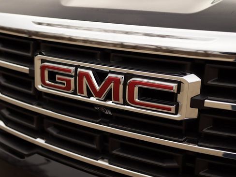 Used 2025 GMC Acadia Elevation image 36