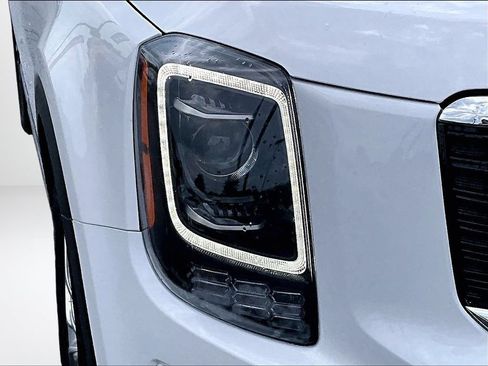 Used 2022 Kia Telluride LX AWD/4WD image 29