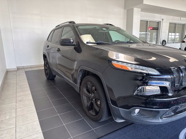 Used 2018 Jeep Cherokee Latitude w/ Altitude Package FWD image 5