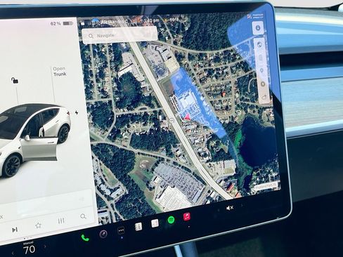 Used 2021 Tesla Model Y Long Range image 12