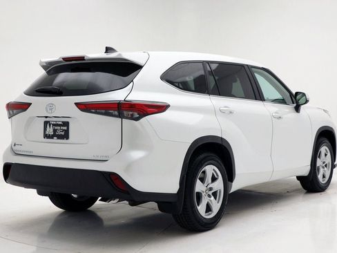 Used 2023 Toyota Highlander LE image 8