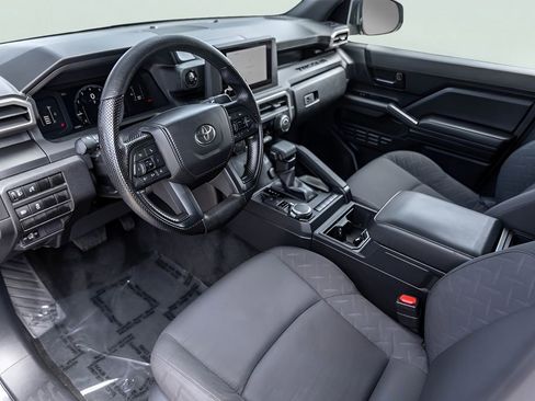Used 2025 Toyota Tacoma SR AWD/4WD image 13