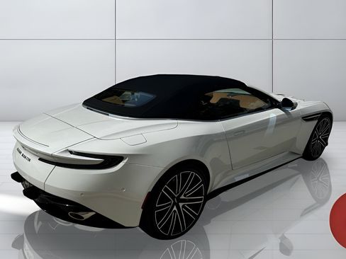 Used 2025 Aston Martin DB12 Convertible RWD image 10