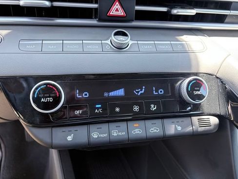 Used 2025 Hyundai Elantra SEL FWD image 18