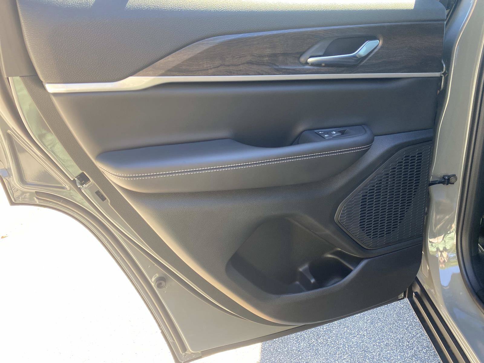 New 2027 Jeep Grand Cherokee Altitude RWD image 8