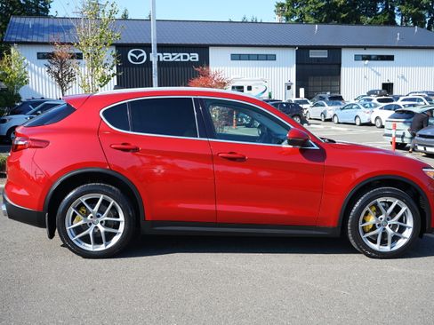 Used 2018 Alfa Romeo Stelvio Ti Lusso image 2